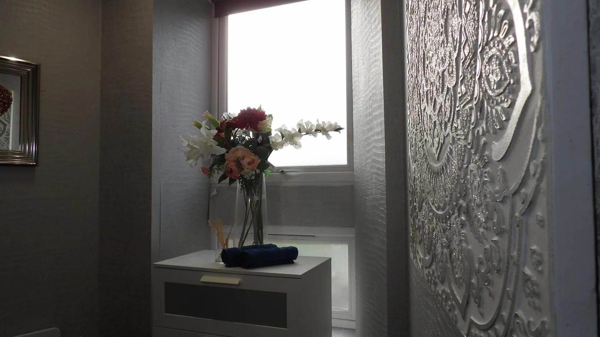 City Convenience, Calm Comfort-- A Stylish One-Bedroom Retreat Just 3 Stops From The Heart Of The City Edinburgh