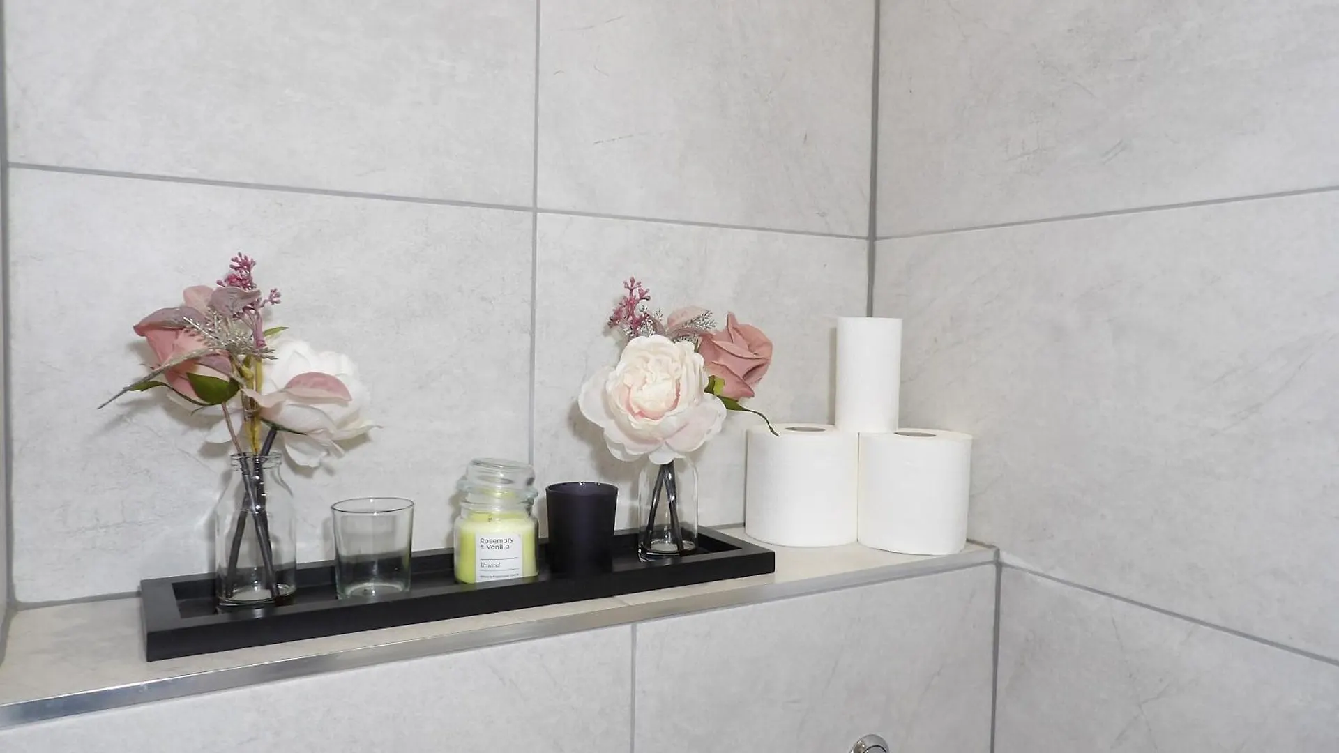 Apartment City Convenience, Calm Comfort-- A Stylish One-Bedroom Retreat Just 3 Stops From The Heart Of The City Edinburgh