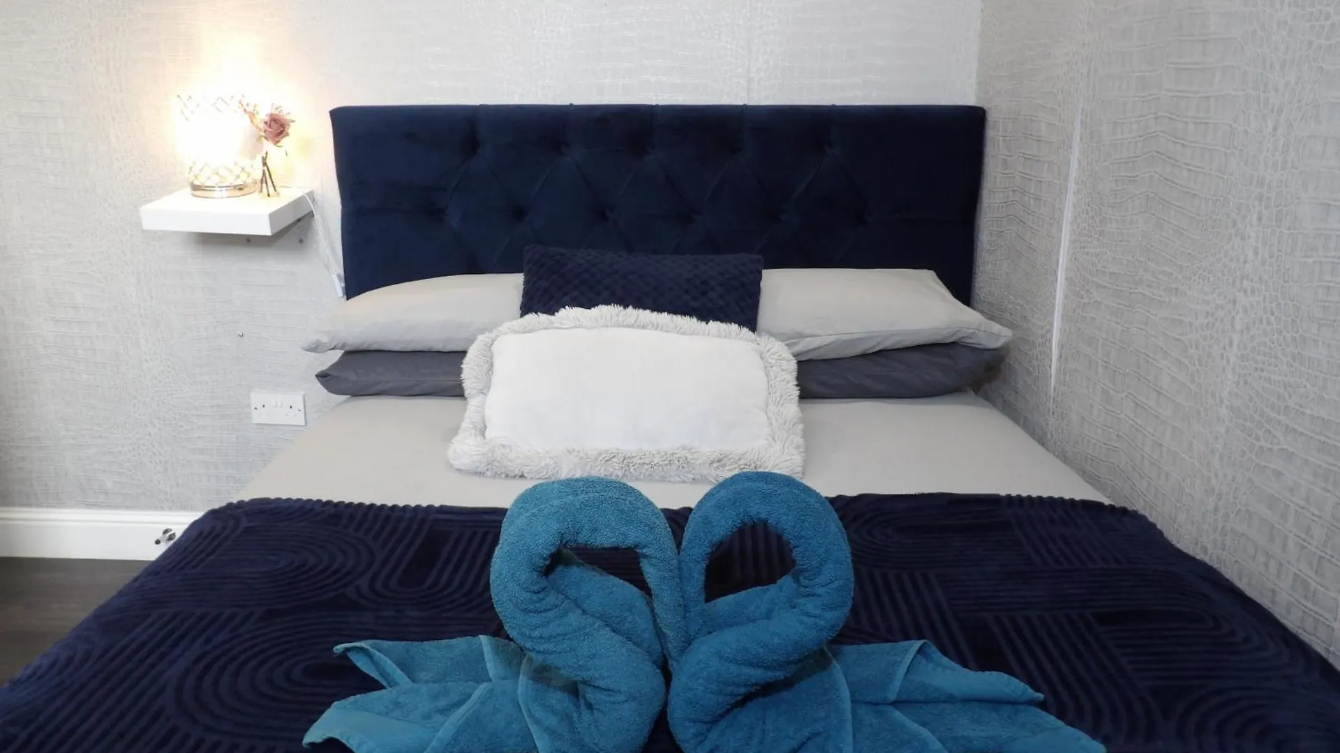 City Convenience, Calm Comfort-- A Stylish One-Bedroom Retreat Just 3 Stops From The Heart Of The City Edinburgh United Kingdom