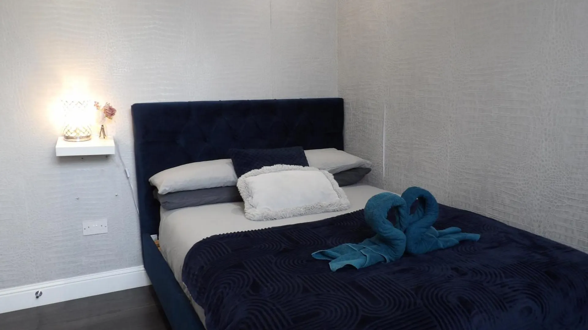 City Convenience, Calm Comfort-- A Stylish One-Bedroom Retreat Just 3 Stops From The Heart Of The City Edinburgh 0*,  United Kingdom