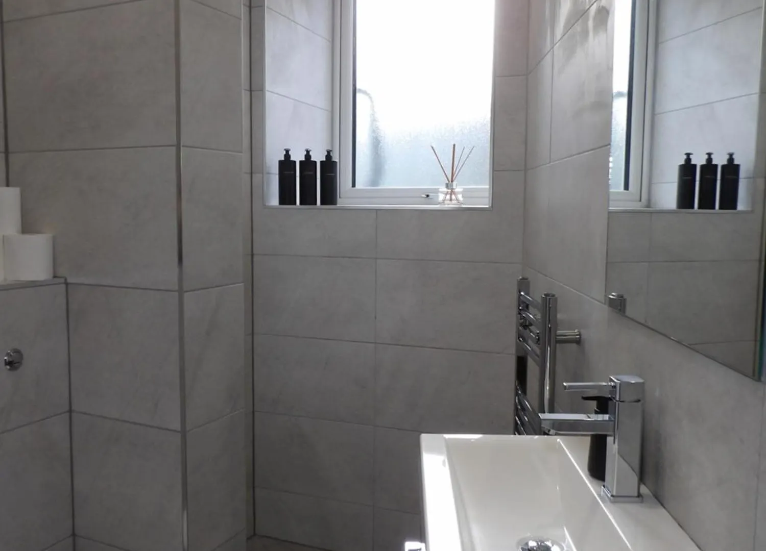City Convenience, Calm Comfort-- A Stylish One-Bedroom Retreat Just 3 Stops From The Heart Of The City Edinburgh 0*,