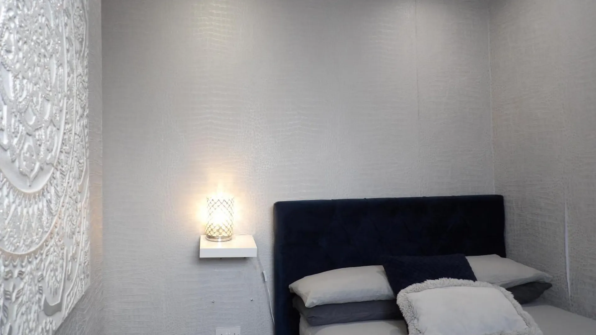 Apartment City Convenience, Calm Comfort-- A Stylish One-Bedroom Retreat Just 3 Stops From The Heart Of The City Edinburgh