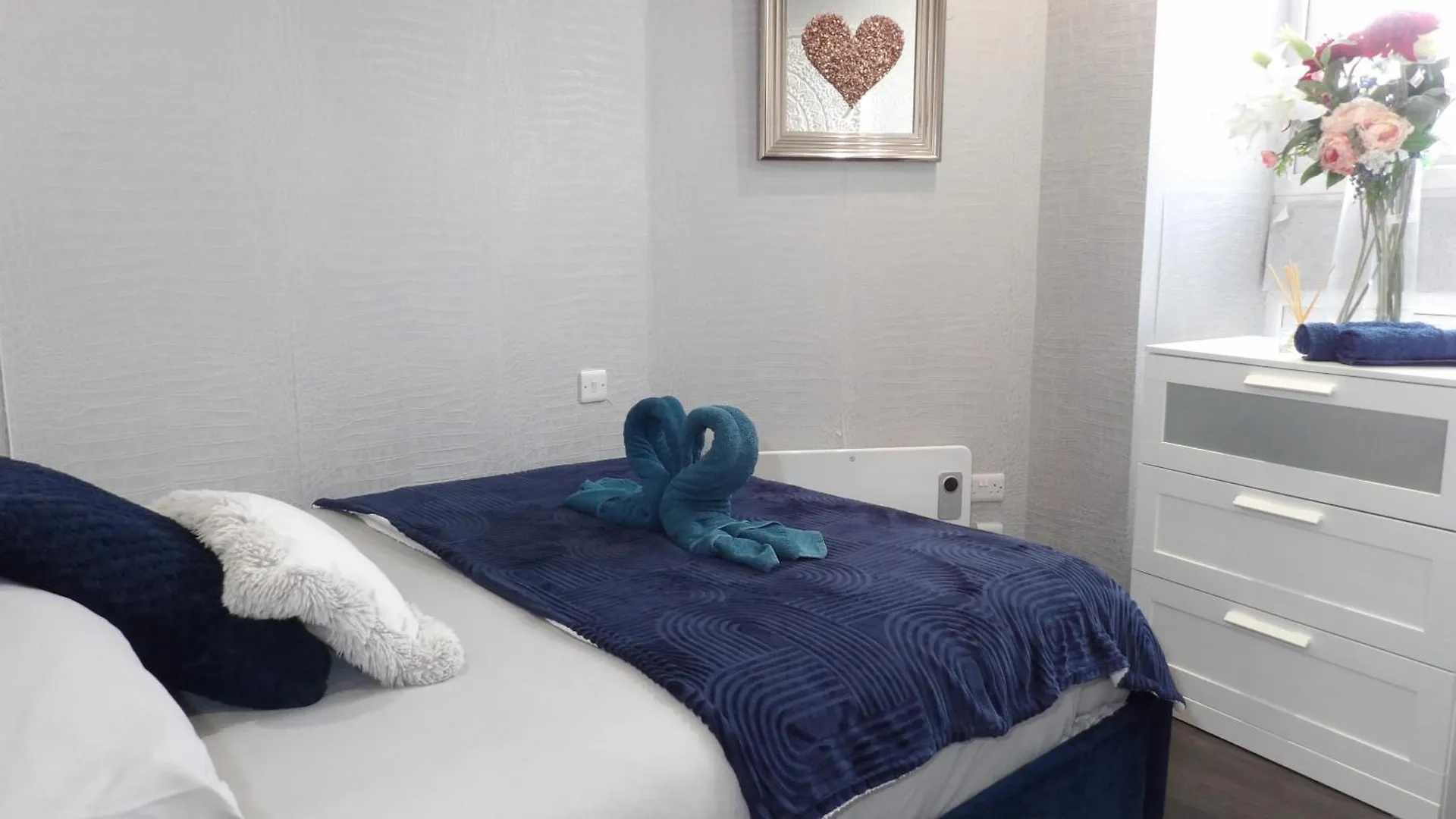 Apartment City Convenience, Calm Comfort-- A Stylish One-Bedroom Retreat Just 3 Stops From The Heart Of The City Edinburgh United Kingdom