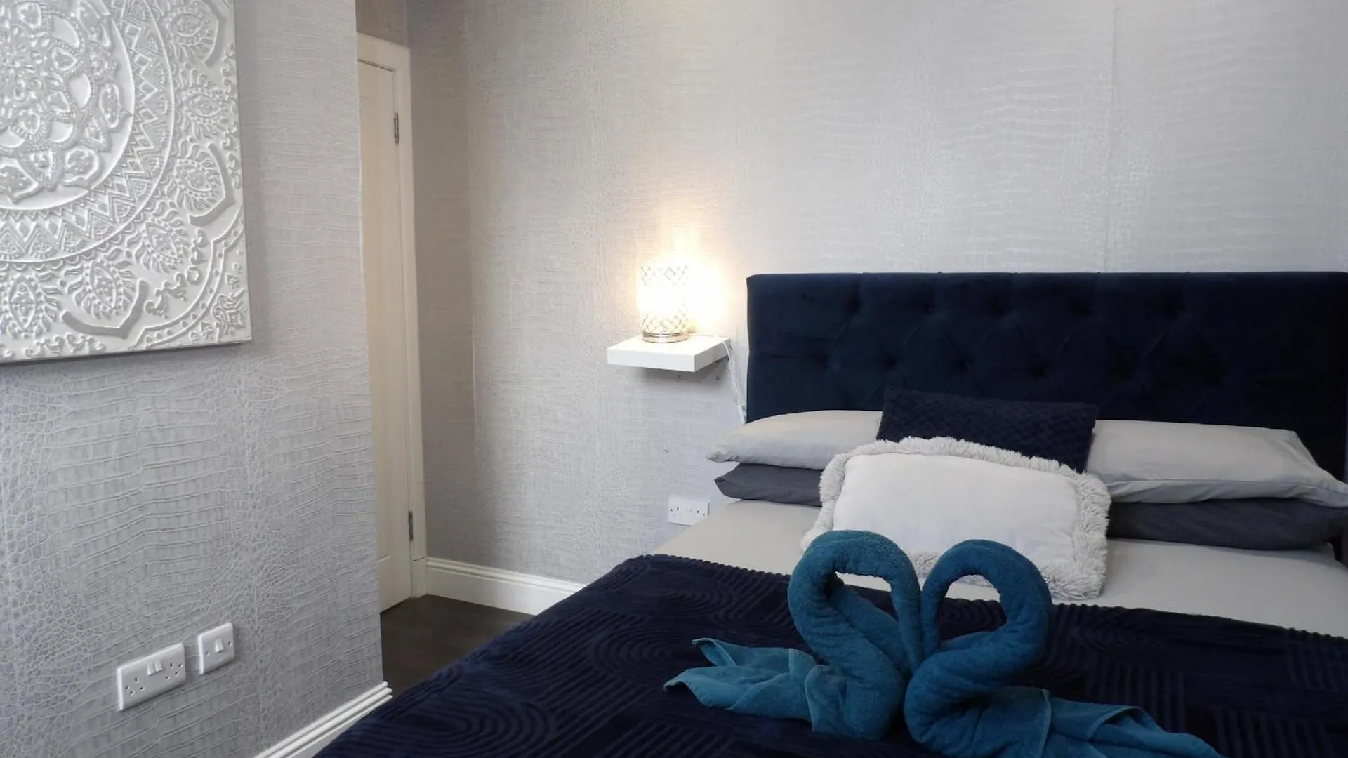 City Convenience, Calm Comfort-- A Stylish One-Bedroom Retreat Just 3 Stops From The Heart Of The City Edinburgh 0*,  United Kingdom