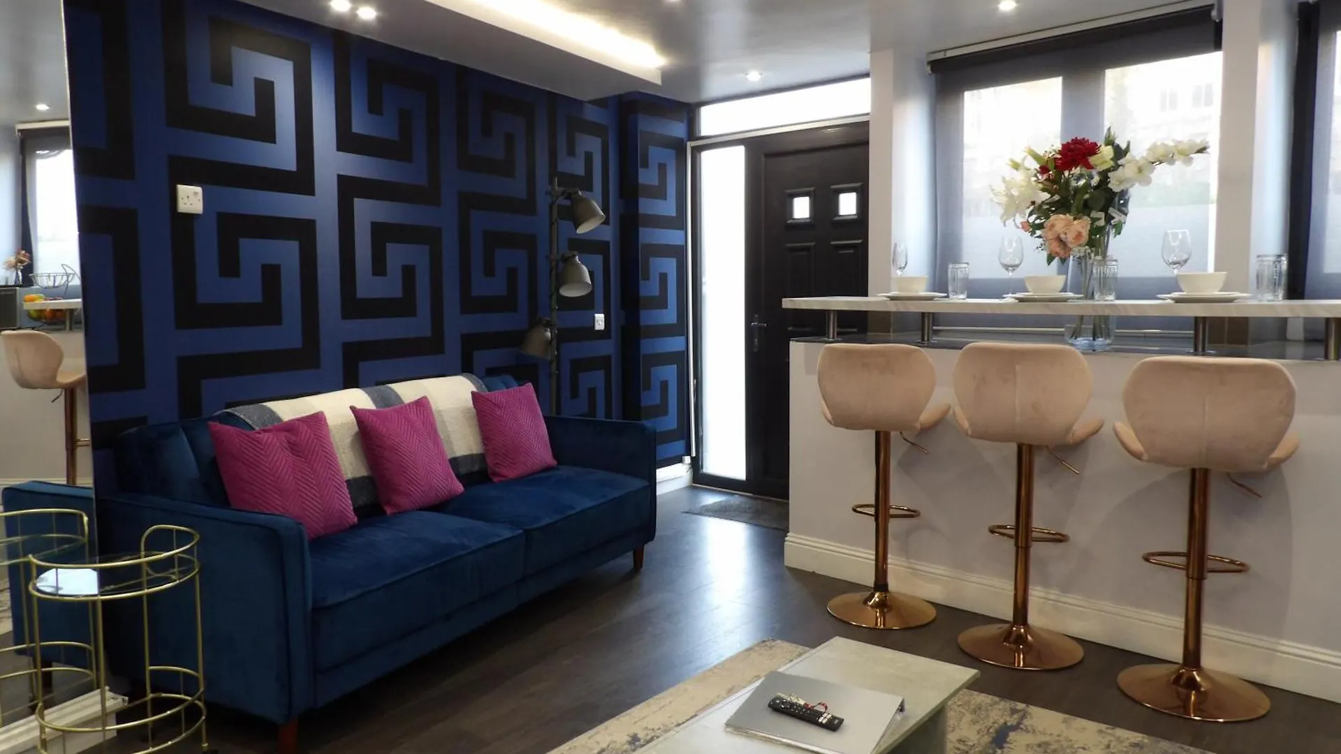 City Convenience, Calm Comfort-- A Stylish One-Bedroom Retreat Just 3 Stops From The Heart Of The City Edinburgh